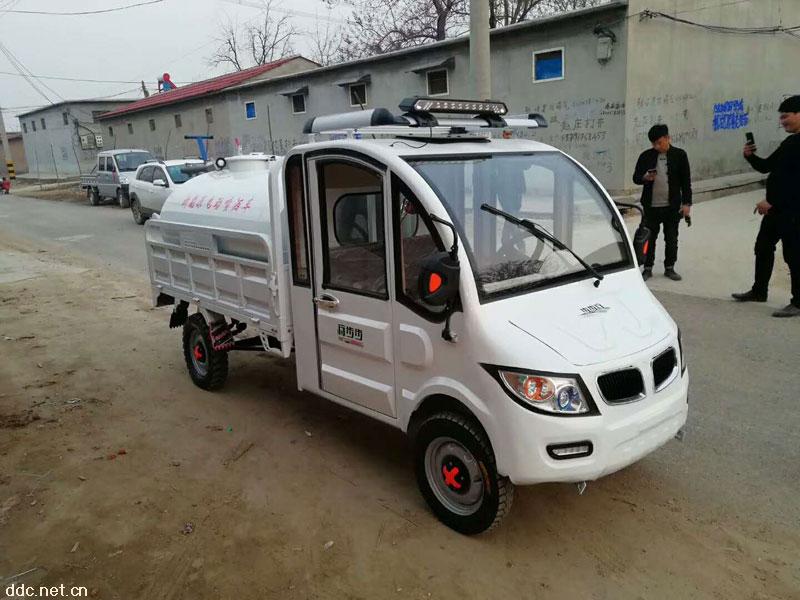 微型電動灑水車